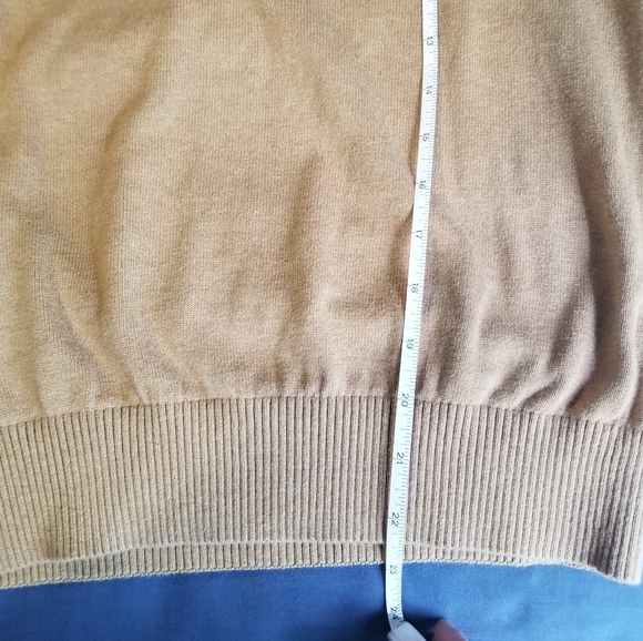*SOLD* Tommy Hilfiger men's small v neck sweater - Picture 6 of 6